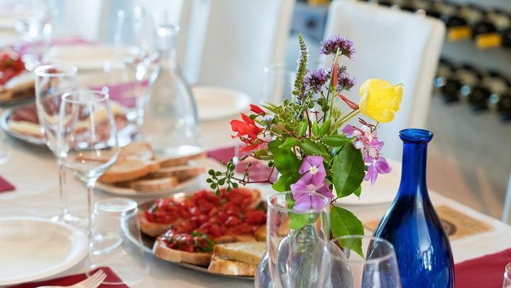 Hot air balloon ride over Assisi with winery breakfast