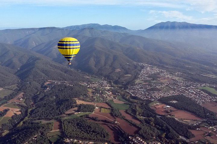 Hot Air Balloon Ride Catalonia with Barcelona Pickup