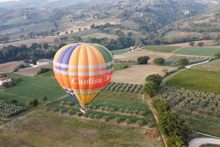 Hot air balloon ride over Assisi with winery breakfast