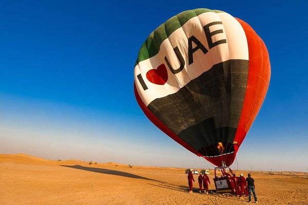 Dubai Sunrise Balloon Ride with Bedouin Camp Breakfast and Falcon Show