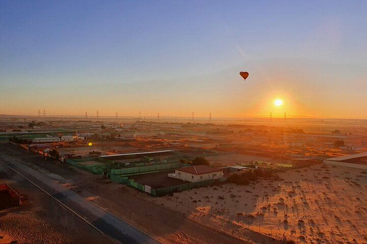 Hot Air Balloon Ride With Gourmet Breakfast & Falcon Show