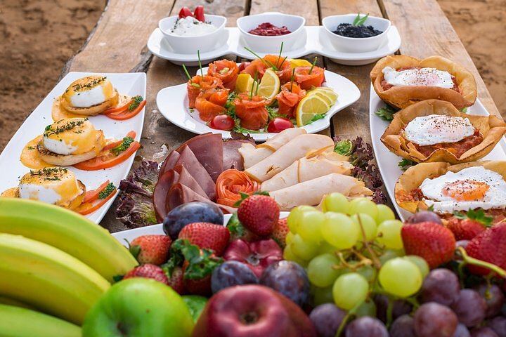 Hot Air Balloon Ride With Gourmet Breakfast & Falcon Show