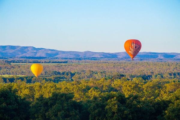 Balloon Flight over the Atherton Tablelands from the Northern Beaches