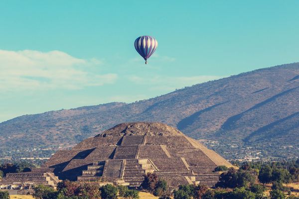 Teotihuacán hot air balloon rides: the sky is the easy part, the operator is not