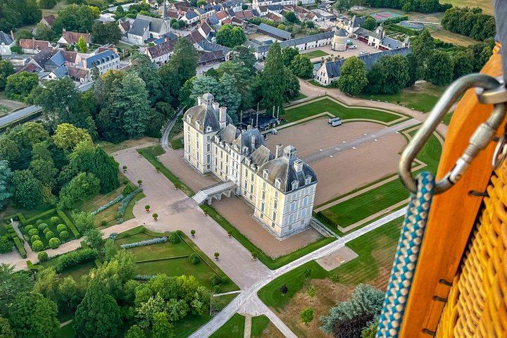 Loire Valley Balloon Flight over Chambord, Chenonceau or Cheverny