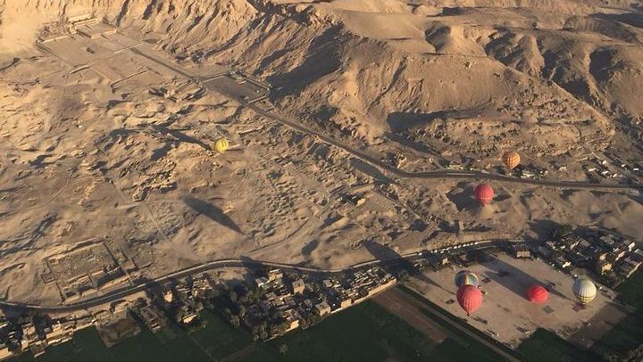 Vuelo en globo aerostático al amanecer en Luxor, con recogida en tu hotel (2/12)