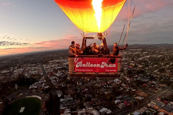 Vuelo en globo premium sobre la ciudad de Melbourne al amanecer