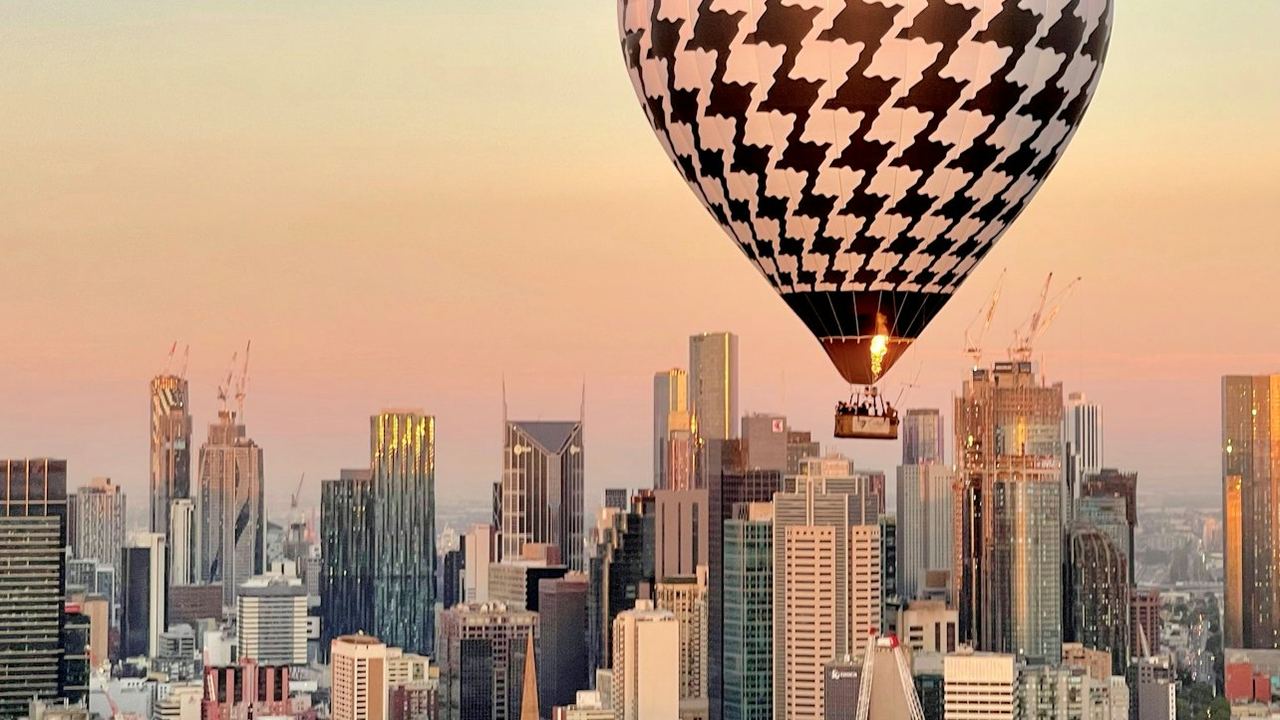 Melbourne Hot Air Balloon Flight over the City at Sunrise