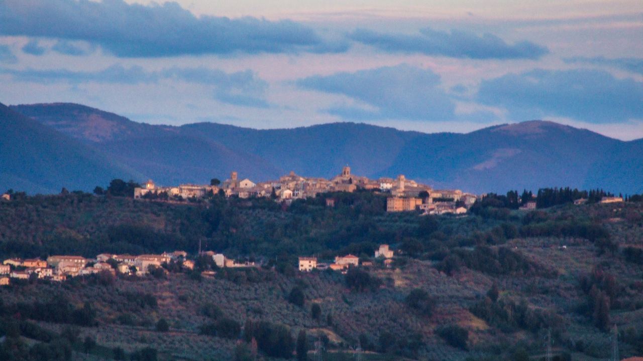 Montefalco above the plain, one of the fourteen towns on the 2026 festival map.