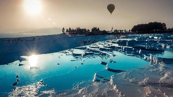 Pamukkale Hot Air Balloon Tour with Breakfast and Champagne