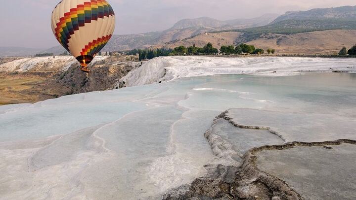 Pamukkale Hot Air Balloon Tour with Breakfast and Champagne