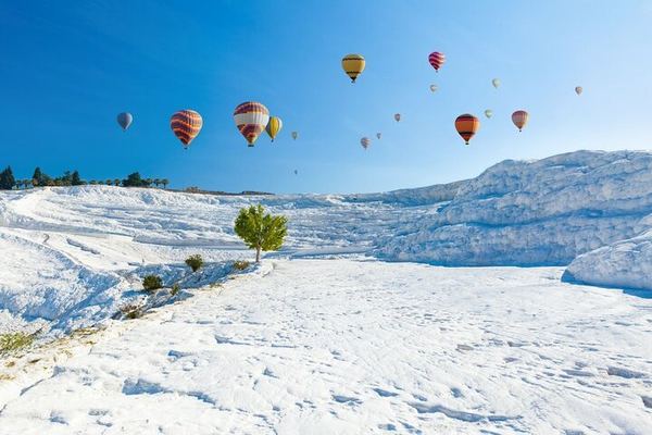 Pamukkale Sunrise Balloon Flight over the Travertines, with Transfer