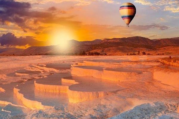 Pamukkale Sunrise Balloon Flight with Breakfast and Champagne Toast