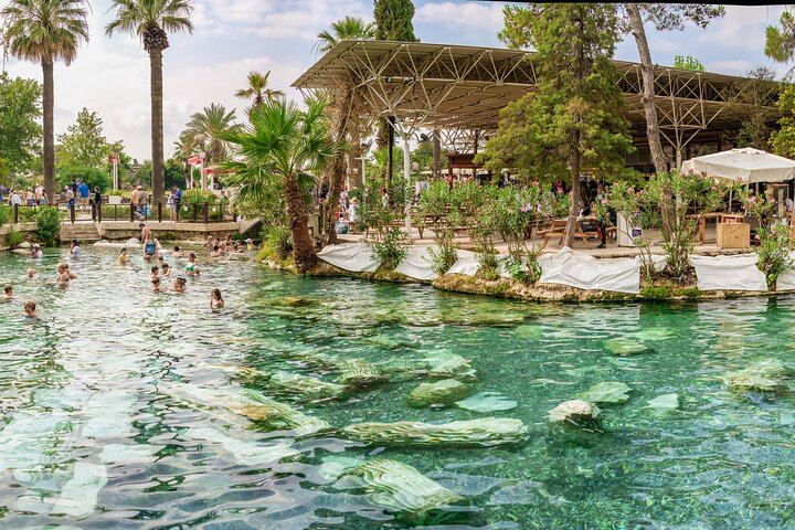 Pamukkale Hot Air Balloon Tour with Breakfast and Champagne