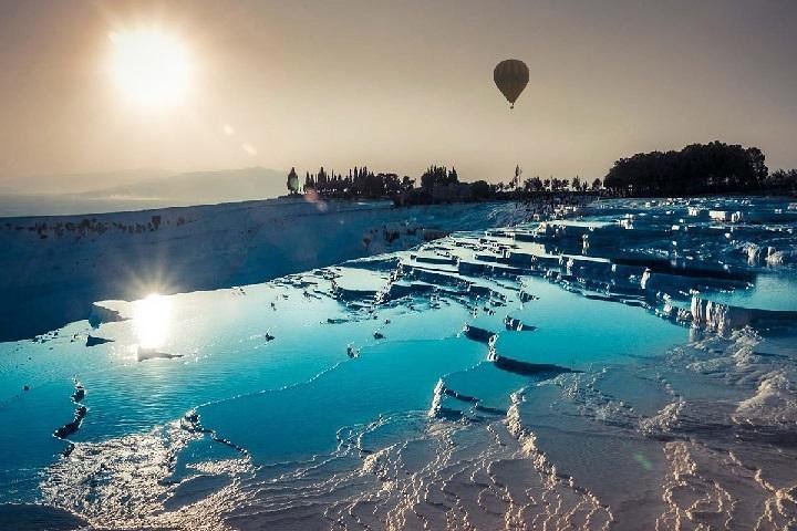 Pamukkale Hot Air Balloon Tour with Breakfast and Champagne