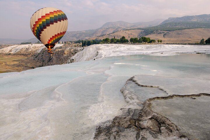 Pamukkale Hot Air Balloon Tour with Breakfast and Champagne