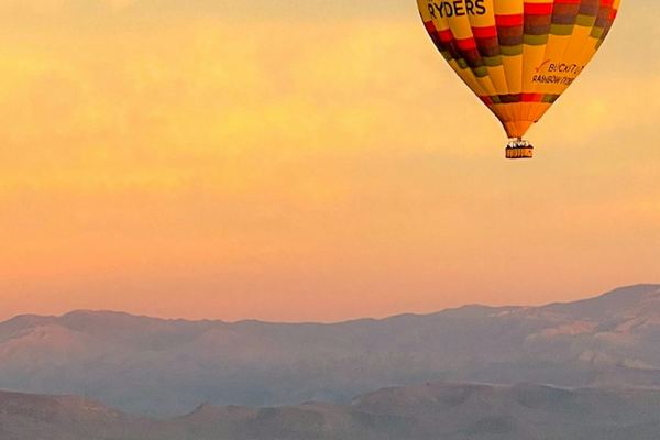 Paseo en globo aerostático al atardecer en Phoenix, vuelo guiado por el desierto