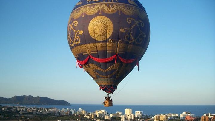 Private Hot Air Balloon Ride in Mallorca with Champagne and Snacks