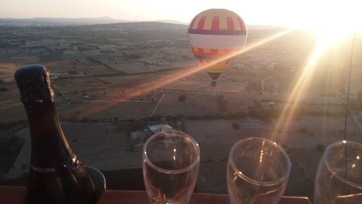 Private Hot Air Balloon Ride in Mallorca with Champagne and Snacks
