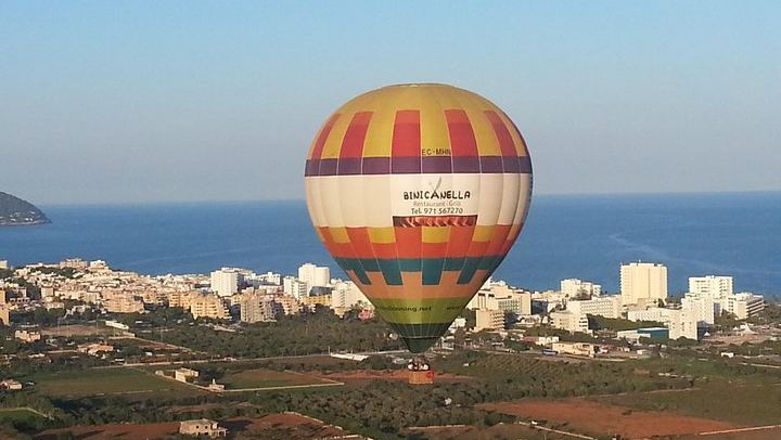 Private Hot Air Balloon Ride in Mallorca with Champagne and Snacks