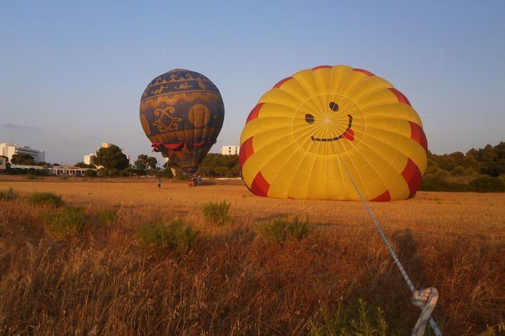Private Hot Air Balloon Ride in Mallorca with Champagne and Snacks