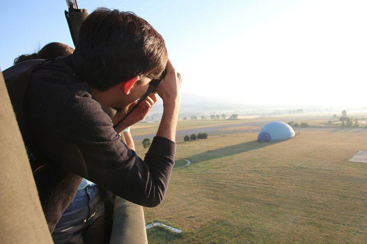 Pyrenees Hot Air Balloon: Private Flight from Barcelona