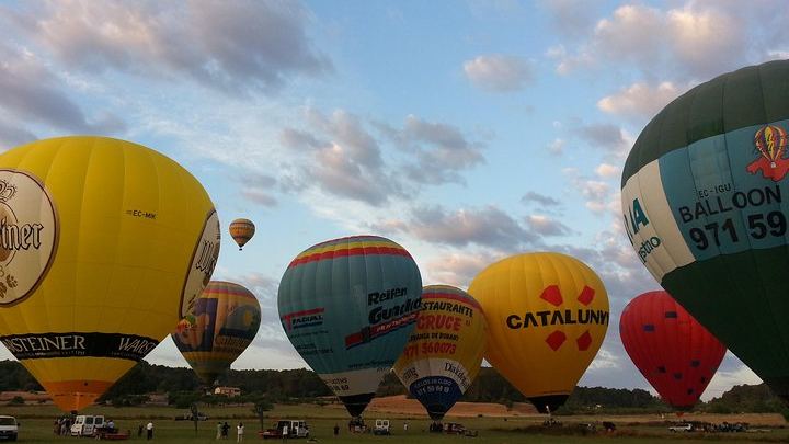 Romantic Sunrise Balloon Tour in Majorca