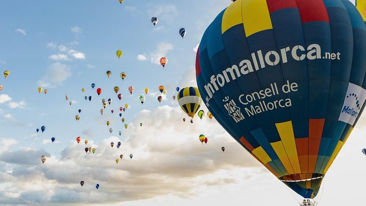 Romantic Sunrise Balloon Tour in Majorca