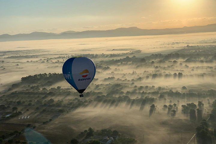 Romantic Sunrise Balloon Tour in Majorca