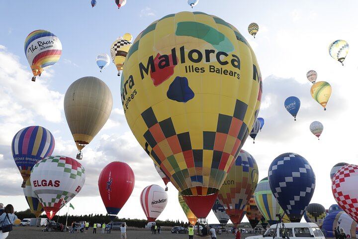 Romantic Sunrise Balloon Tour in Majorca