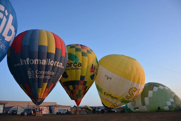 Romantic Sunrise Balloon Tour in Majorca