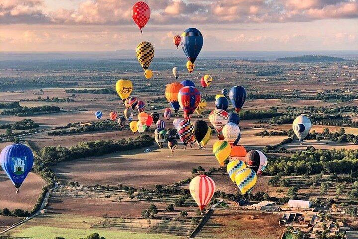 Romantic Sunrise Balloon Tour in Majorca