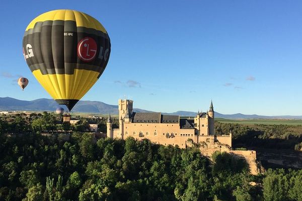 Segovia Sunrise Balloon Ride with Spanish Picnic and Cava