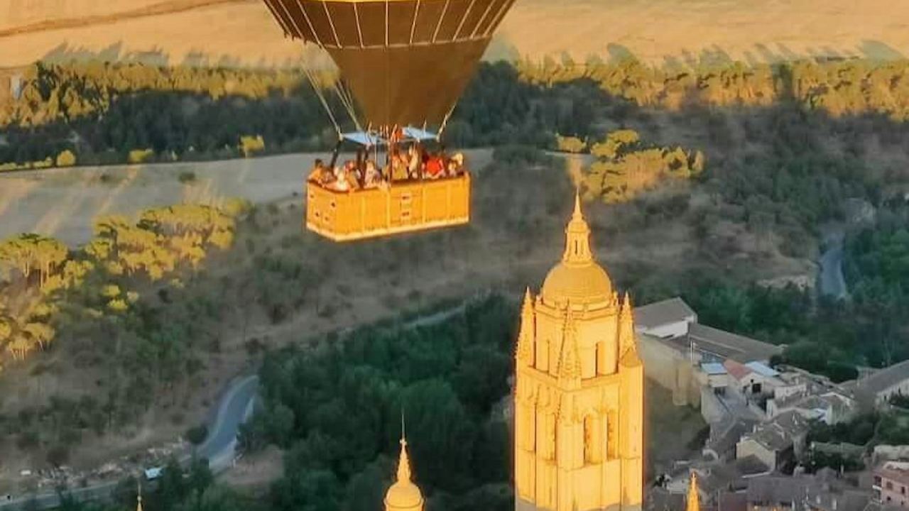 Segovia Hot Air Balloon Flight with Breakfast and Cava