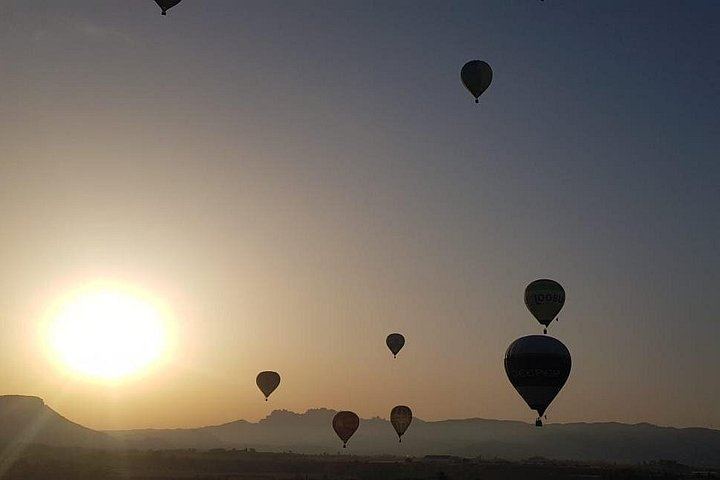 Small-Group Sunrise Balloon Flight over Marrakech with Berber Breakfast (6/12)
