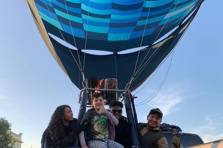 Sunrise Balloon Flight over Teotihuacan and Breakfast in Cueva
