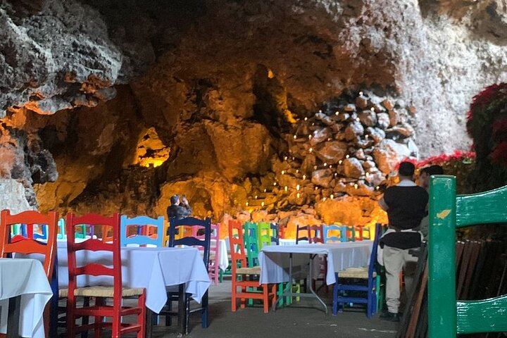Sunrise Balloon Flight over Teotihuacan and Breakfast in Cueva