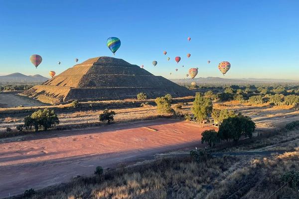 Sunrise Balloon Flight over Teotihuacan with Breakfast in the Cave