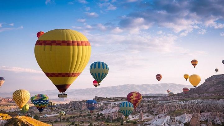 Paseo en globo aerostático por Capadocia sobre las «chimeneas de las hadas» (1/7)