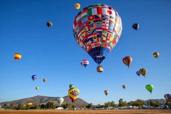 Temecula Shared Balloon Ride with a Racing-Team Pilot Crew