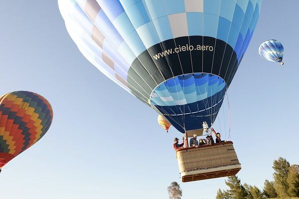 Temecula Shared Balloon Flight at Sunrise from Akash Winery