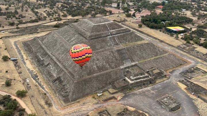 Teotihuacan Balloon Flight with Private Transport & Pyramids Tour