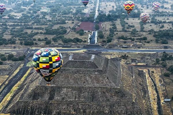 Teotihuacan Balloon Flight with Private Transport and Pyramids Tour