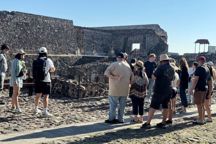 Teotihuacan Balloon Flight with Private Transport & Pyramids Tour