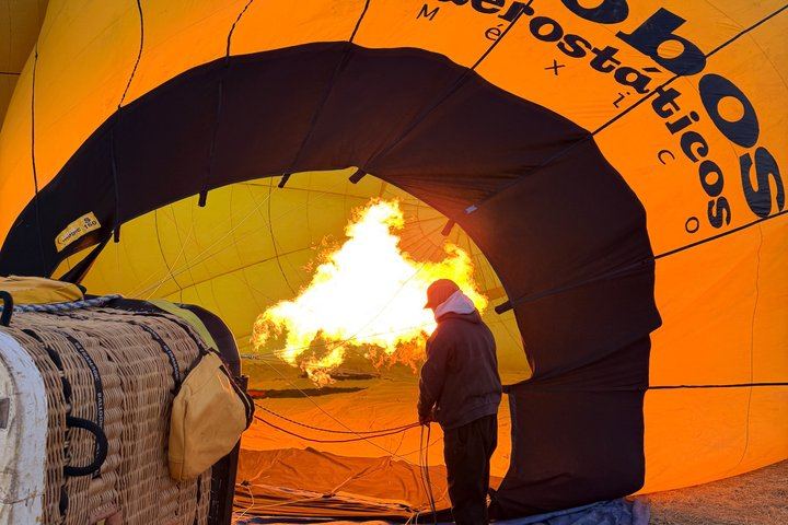 Teotihuacan Balloon Flight with Private Transport & Pyramids Tour