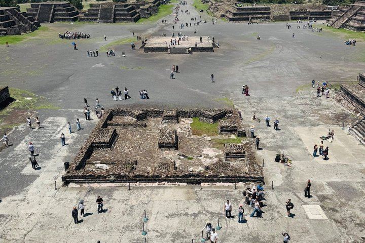Teotihuacan Balloon Flight with Private Transport & Pyramids Tour
