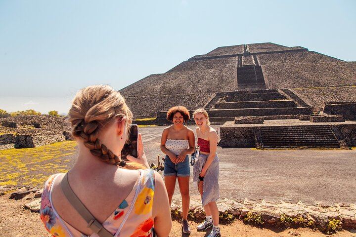 Teotihuacan Hot Air Balloon Ride with Optional Bike or Walking Tour