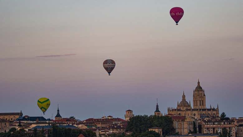 Heißluftballonfahrt über dem Fluss Tagus in Toledo (1/8)