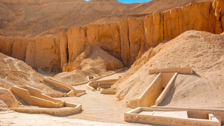 Tour with Balloon Ride and Visit West Bank Temples in Luxor