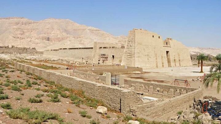 Tour with Balloon Ride and Visit West Bank Temples in Luxor